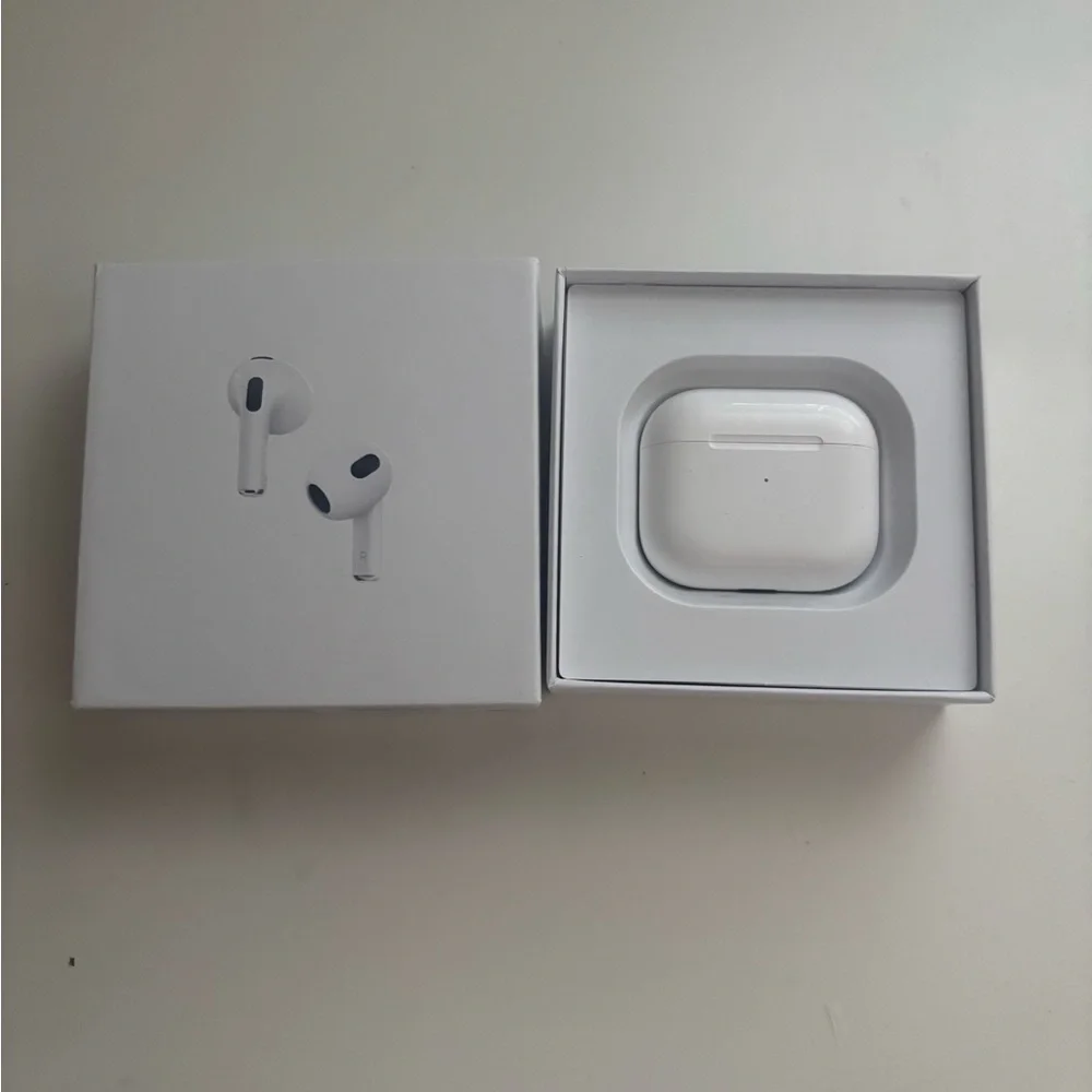 Apple AirPods Gen 3